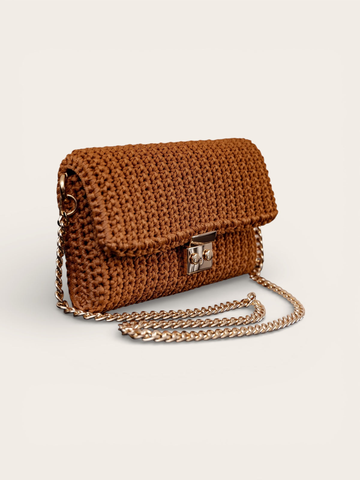 Clutch Crochet Caviar Caramelo